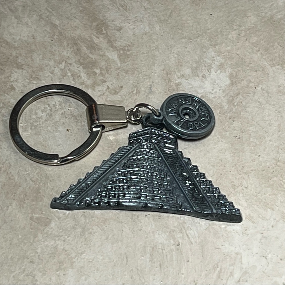 Mexico playa del carmen pyramid keychain